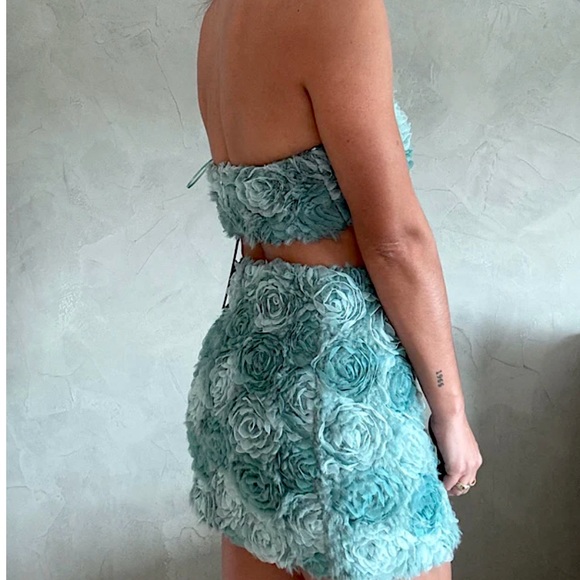 STRAPLESS ROSE TOP - Picture 2 of 2